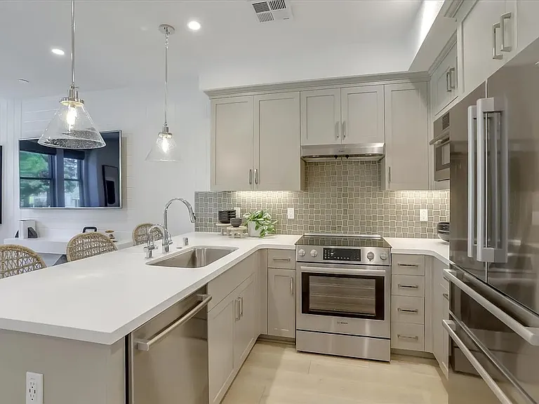 1008 San Pierre Way — Photo 2