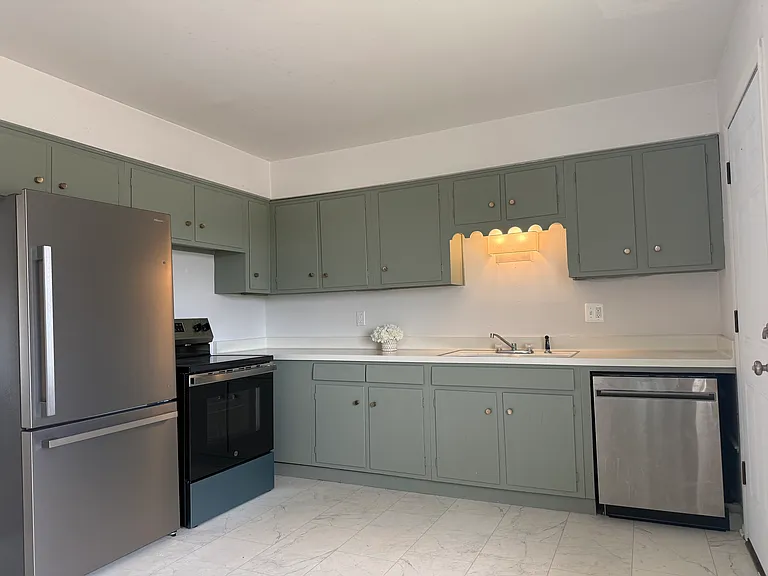 N84W15408 Menomonee Ave #4 — Photo 2