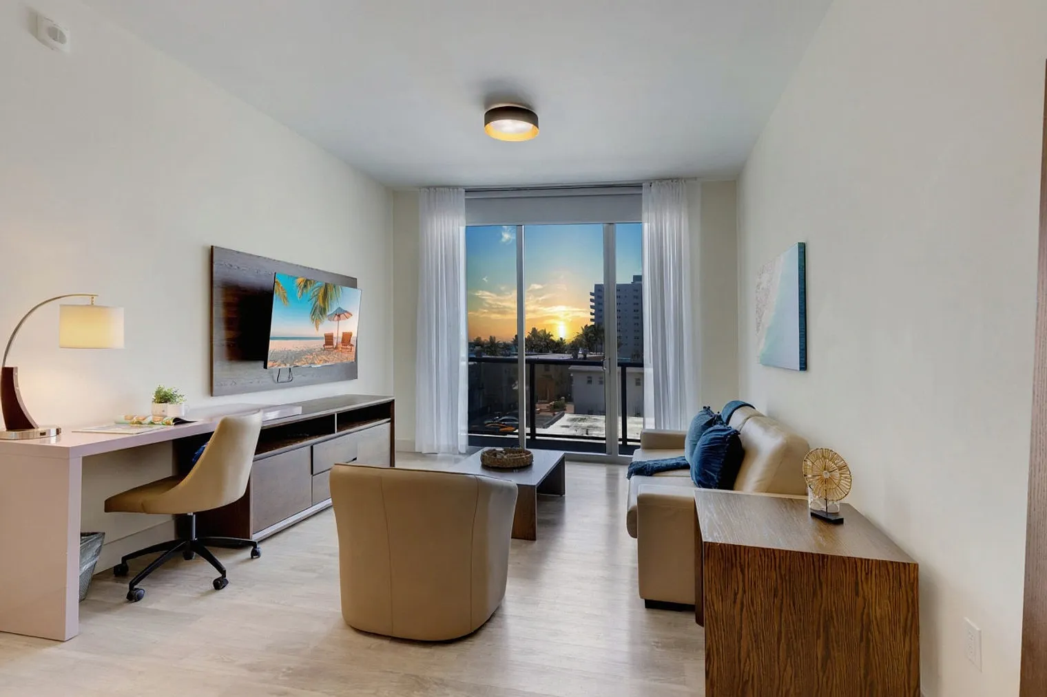 1 bed, 1.0 bath, 742 sqft, $4,673 — Photo 3