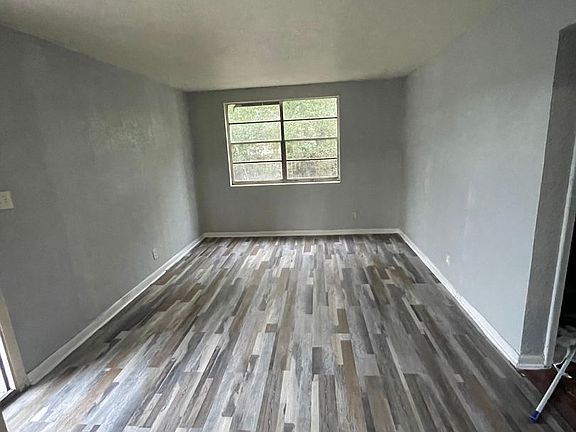 4th image of 1504 W 15th St APT 2