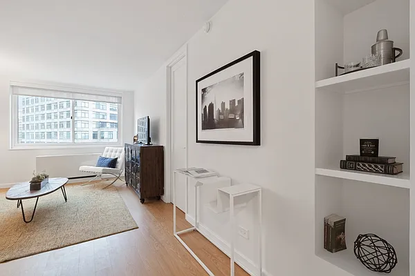 Rented by Greystar | media 6