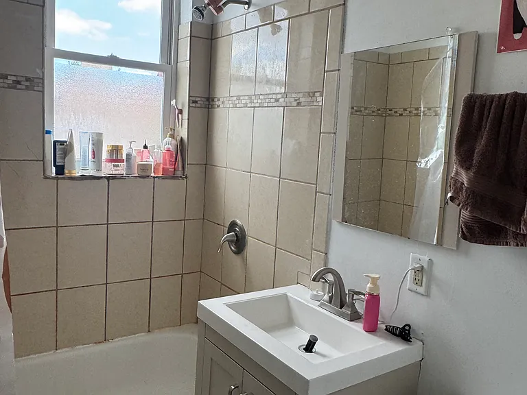 1038 S Oakley Blvd #3 — Photo 14
