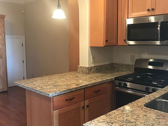 4th image of 611 D St APT B