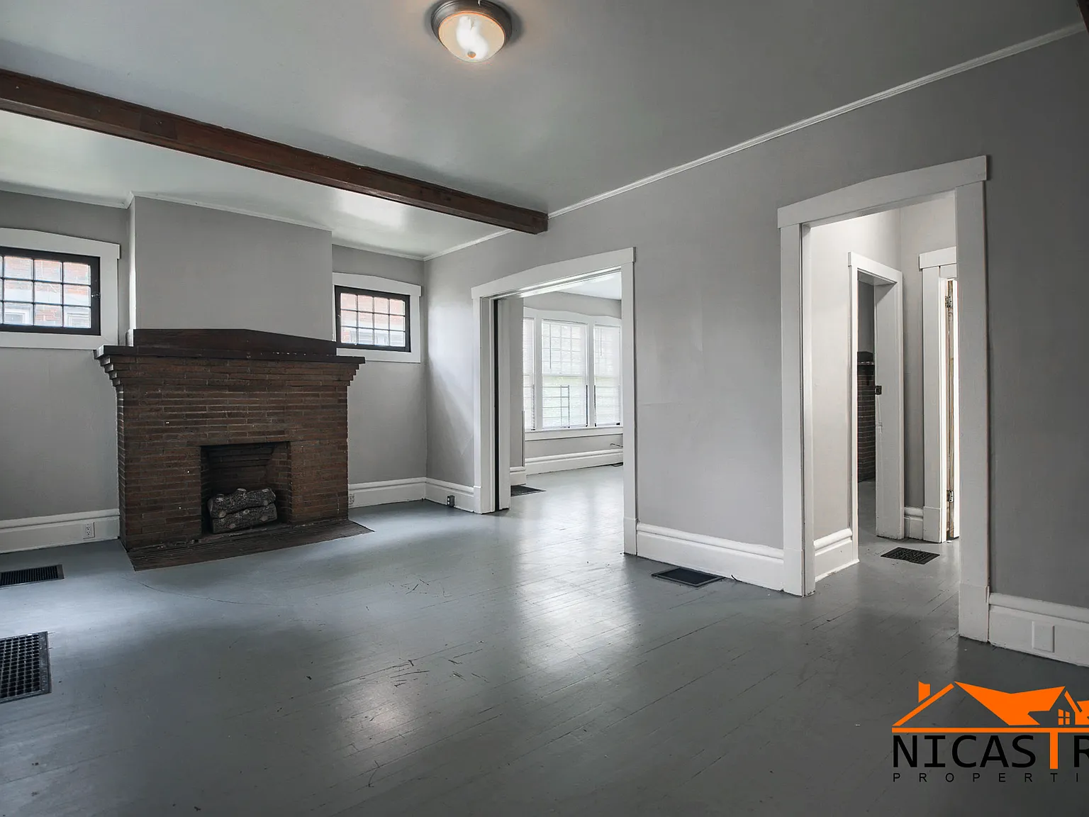 6 bed, 2.5 bath, 1998 sqft, $3,643 — Photo 4