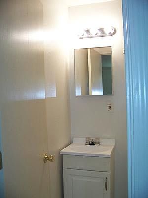 3rd image of 3633 Wisconsin Ave APT H