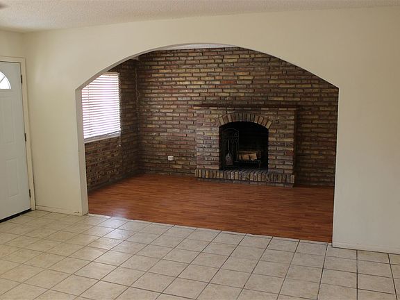 4th image of 2632 S Beverly Ln