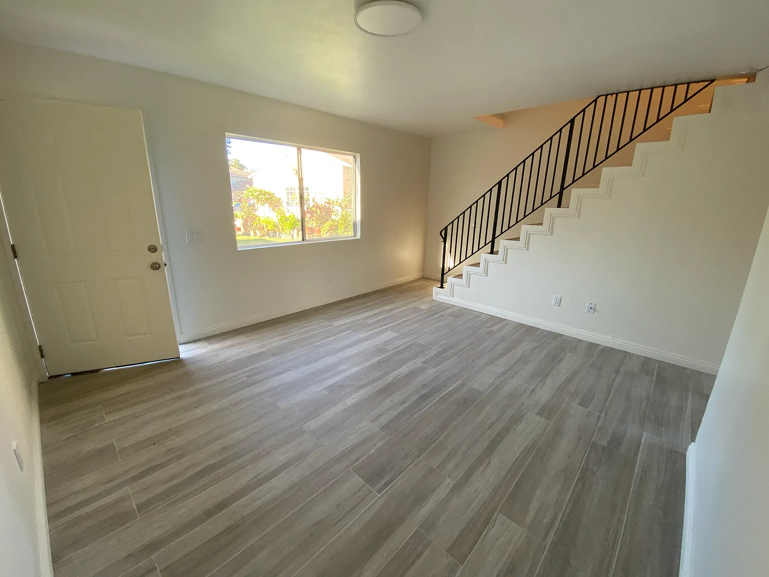 2 bed, 1.5 bath, 900 sqft, $2,250 — Photo 2