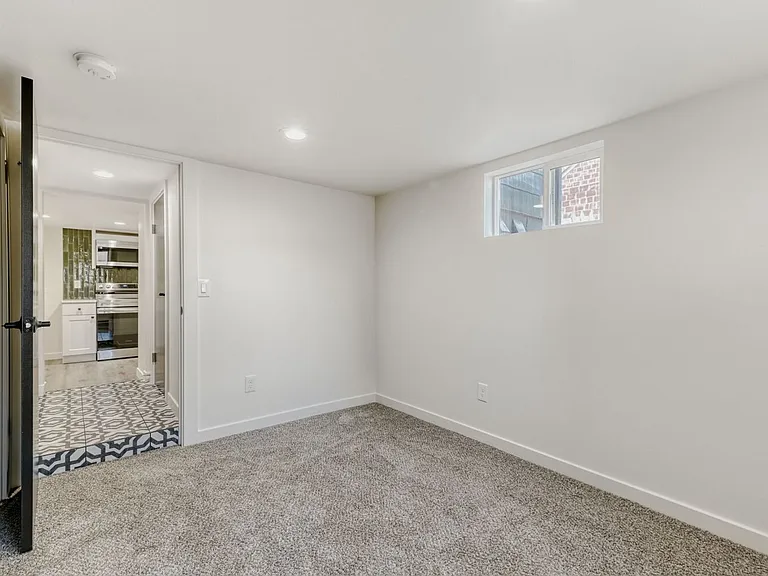 946 Pratt Street — Photo 10