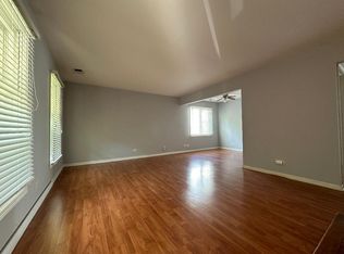 1642 Trafalgar Ln, Aurora, IL 60504