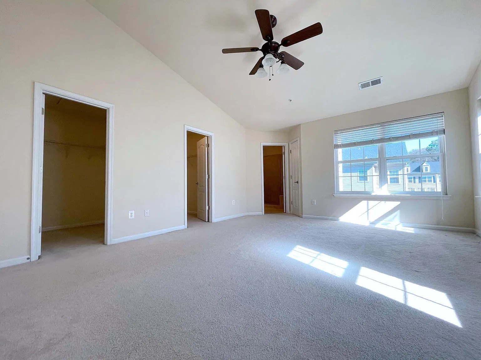 4 bed, 3.5 bath, 2575 sqft, $3,300 — Photo 3