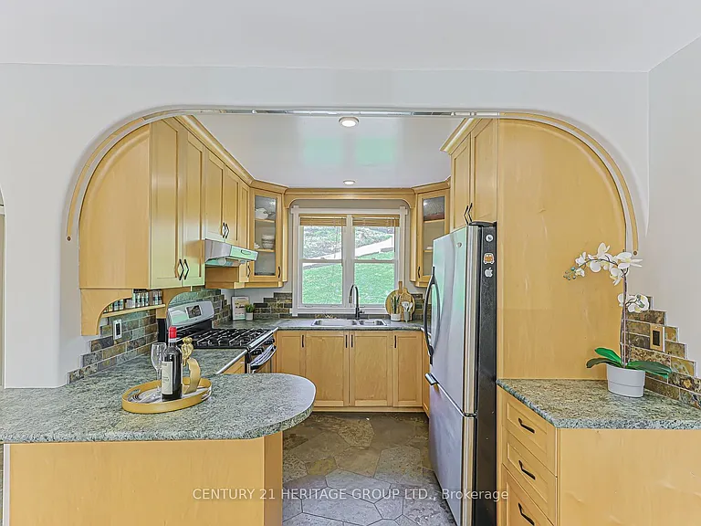 31 Mitchell Ave — Photo 9