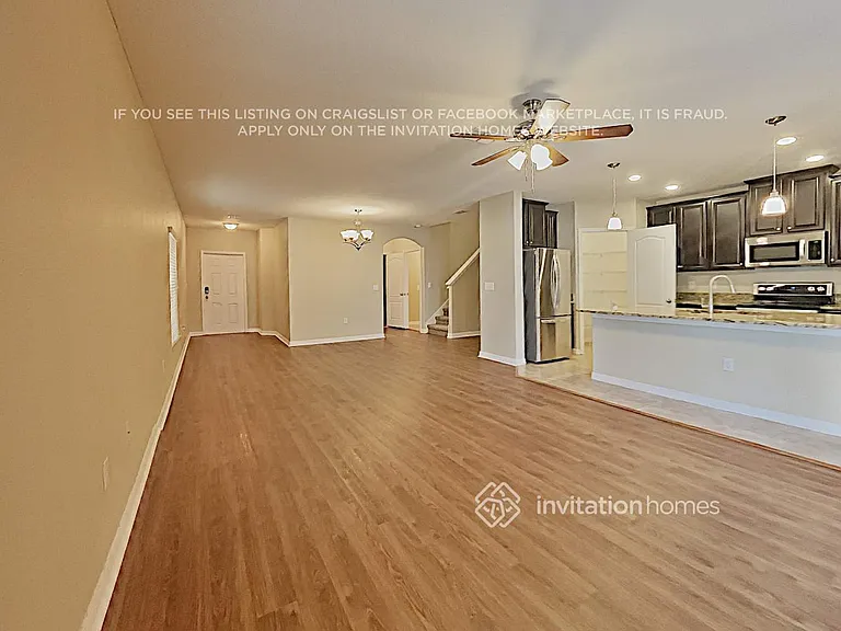 2729 Hampton Green Ln — Photo 8