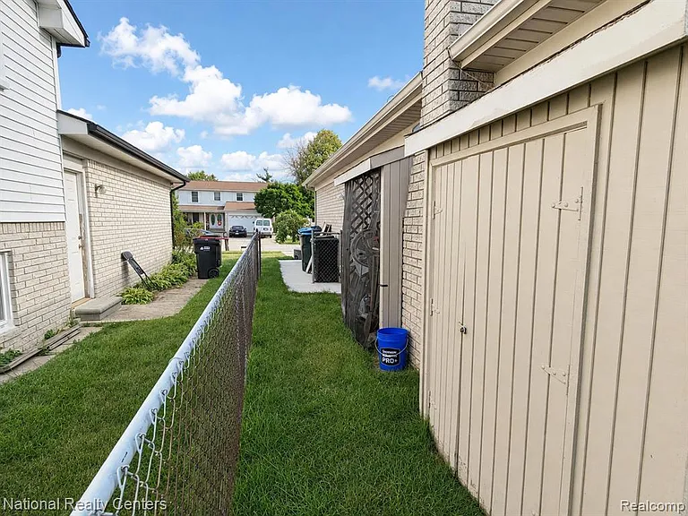 3621 Bates Dr — Photo 24