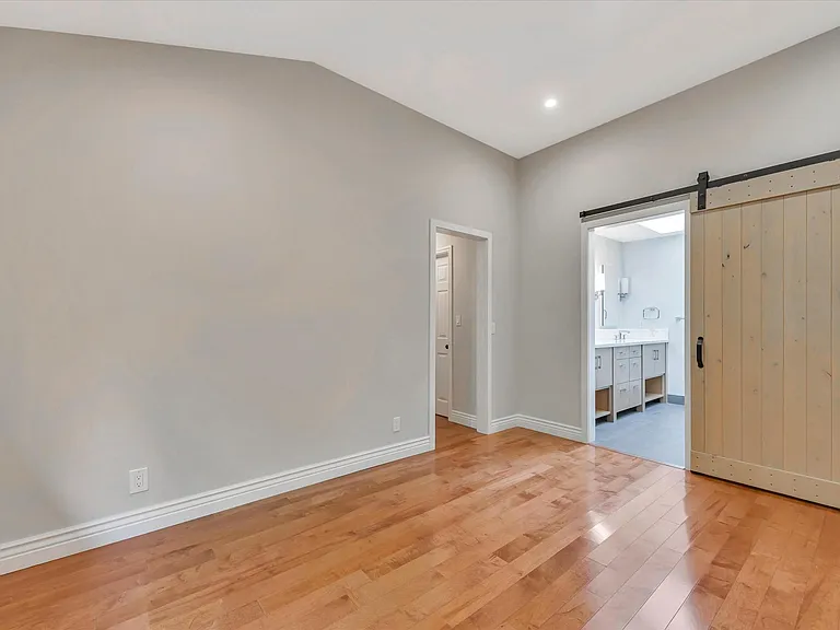 811 College Ave — Photo 29