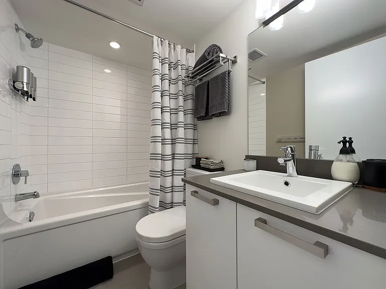 517 Fisgard St #312 — Photo 4