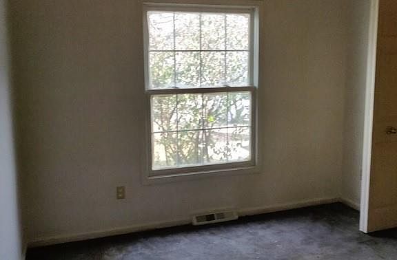 5th image of 9902 Kingsbury Blvd