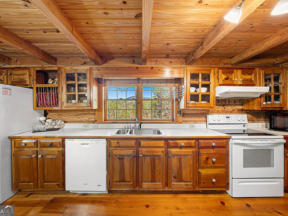 3rd image of 451 Pinecrest Rd