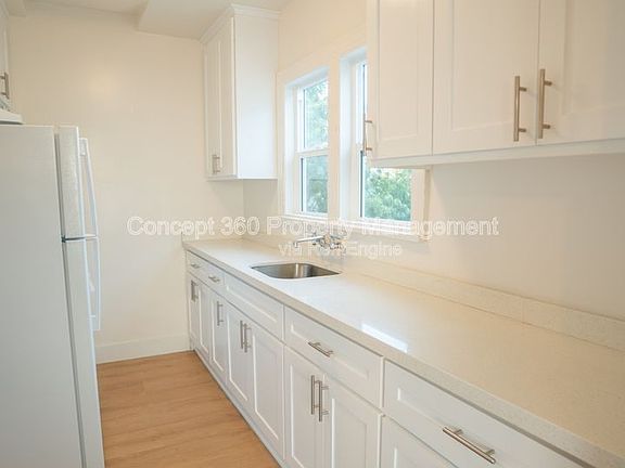 3rd image of 1421 1/2 N Obispo Ave