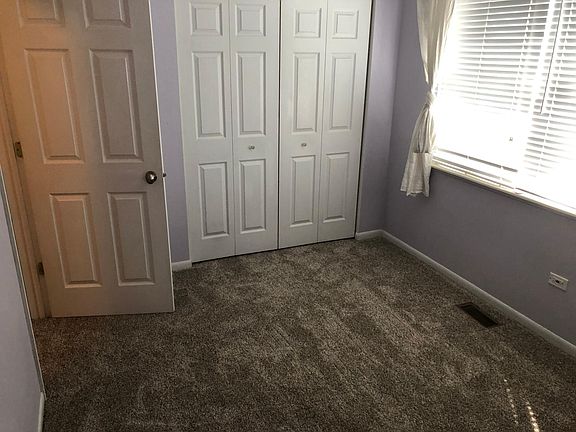 5th image of 463 N Cambridge Dr