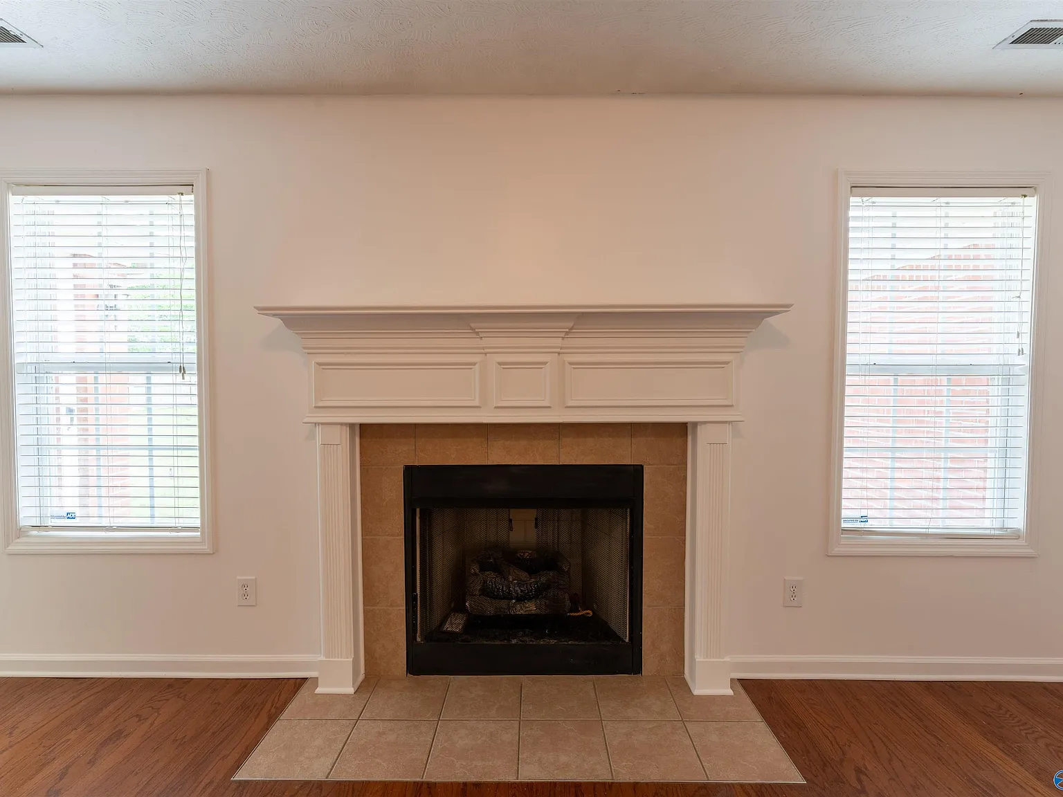 3 bed, 2.0 bath, 1360 sqft, $1,750 — Photo 3
