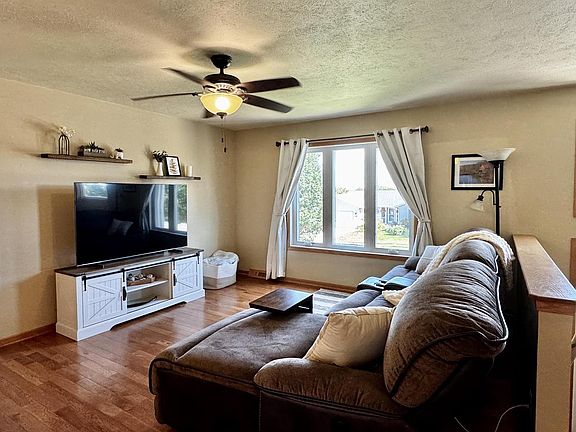 4th image of 624 Brookstone WAY