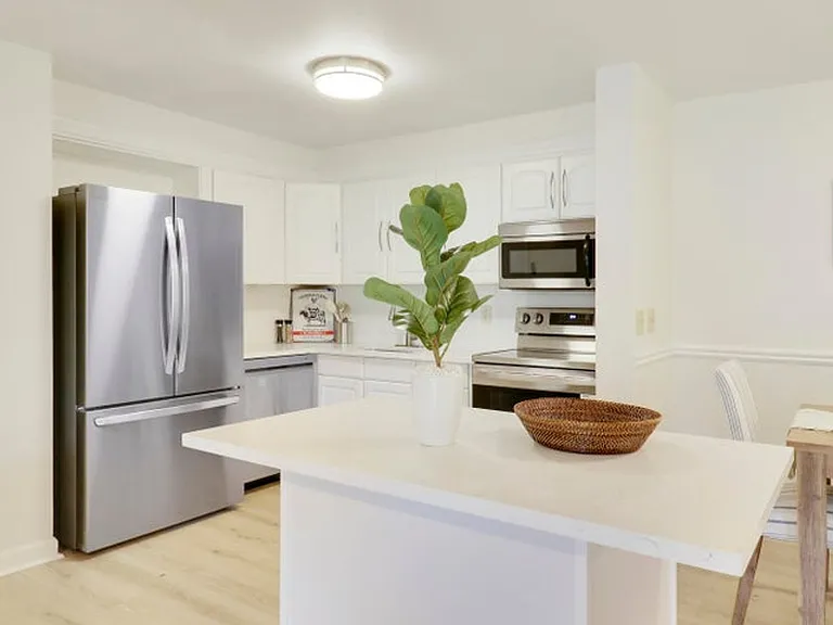 1107 Duncan Cir #102 — Photo 1