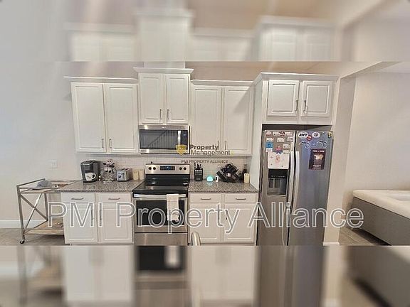 4th image of 8084 Glenlloyd Ave