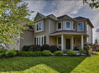 17542 S Roundtree Dr, Olathe, KS 66062