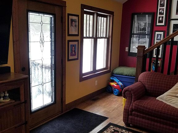 3rd image of 575 Orchid St