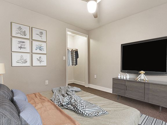 3rd image of 821 N Corona St #2420658