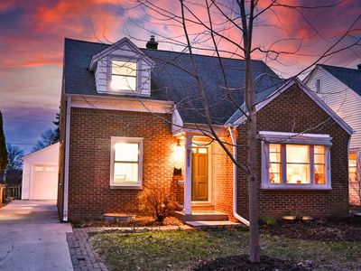 2625 N 65th STREET, Wauwatosa, WI, 53213