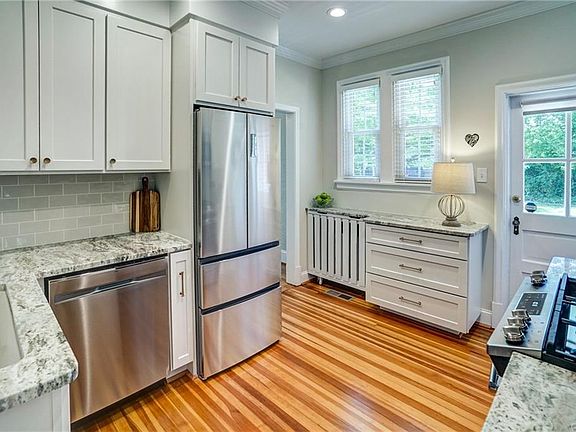 3rd image of 1207 Warren Ave