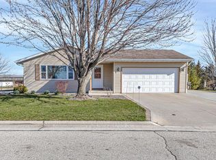1122 Columbine Ln, Sheboygan Falls, WI 53085