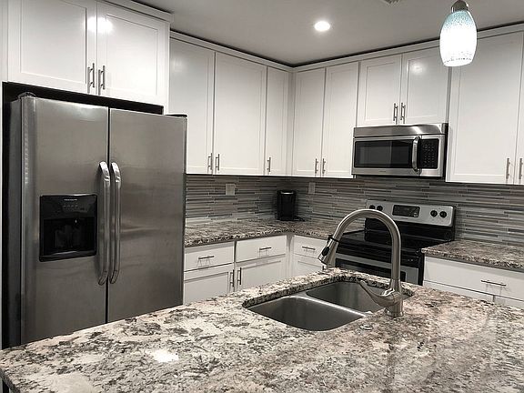 3rd image of 2752 E Isabella Ave