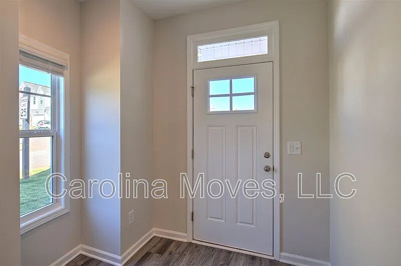 3 bed, 2.0 bath, 1700 sqft, $1,650 — Photo 2
