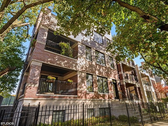 2nd image of 1232 W Melrose St #1