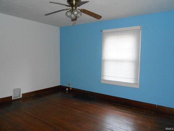 5th image of 215 E 12th St