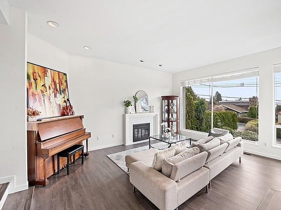 4th image of 2135 Lawson Ave