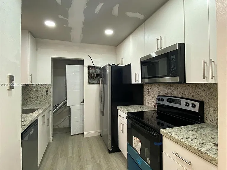 556 NW 114th Ave #203 — Photo 3