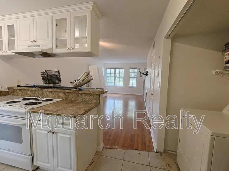 620 SW 10th Ln #4 — Photo 4