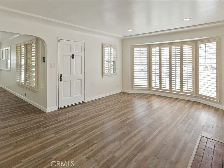 9427 S 2nd Ave — Photo 10