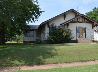 1019 Cedar St, Perry, OK 73077