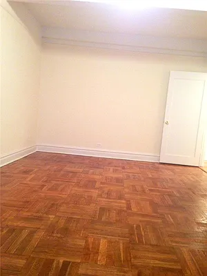 Rented by Siderow Residential Group | media 10