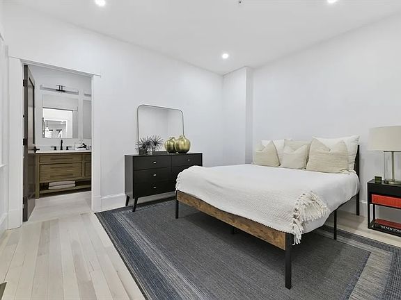 5th image of 28 Telegraph St #2