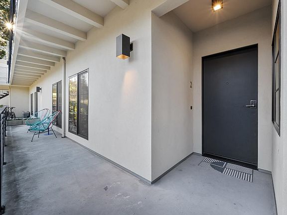 5th image of 1326 Hoover St APT 2