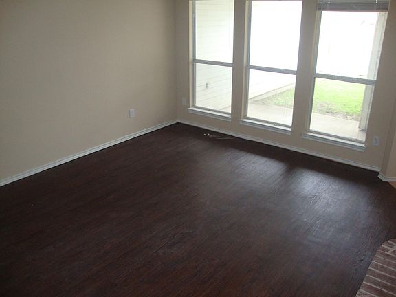 3rd image of 711 S Parks Dr