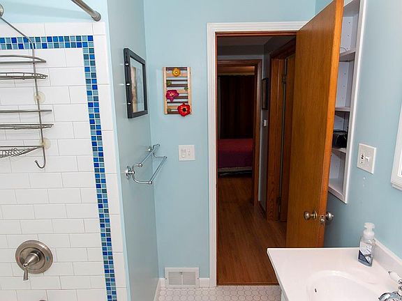 5th image of 110 Oehman Blvd