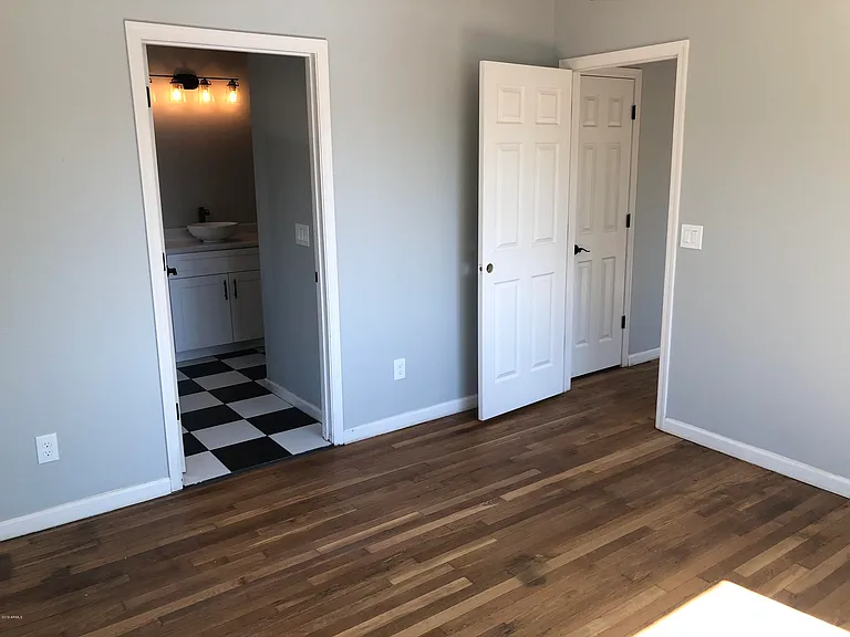 725 E Moreland St — Photo 18