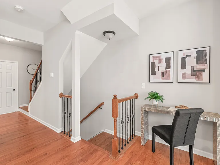 241 N Irwin Ave — Photo 12