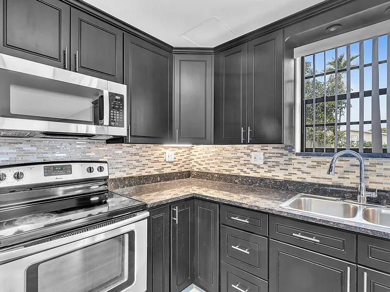 14212 NE 4th Ave — Photo 5